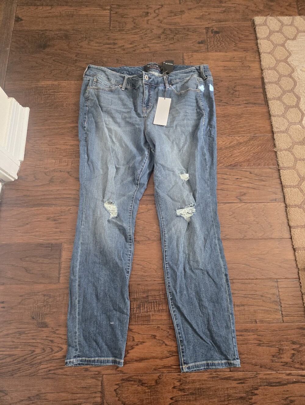 Women's Distressed Mid Wash Jeans 20 NWT